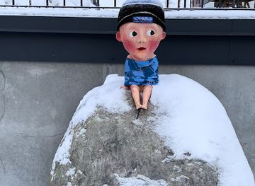 finland/porvoo/attraction/king-of-the-hill-statue