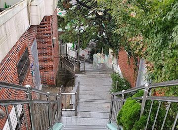 south-korea/busan/attraction/dakbatgol-mural-village