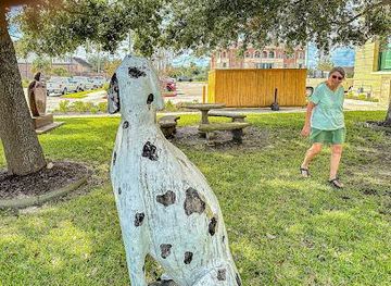 texas/galveston/attraction/angel-cradling-bunny