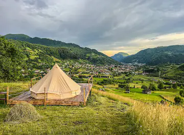 Rucar Glamping Village