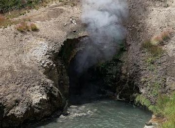 montana/yellowstone-national-park/attraction/dragons-mouth-spring