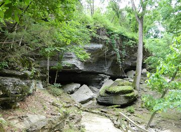 arkansas/ozark-mountains/attraction/war-eagle-cavern