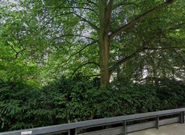 czechia/karlovy-vary/attraction/socha-divka-se-dzbanem