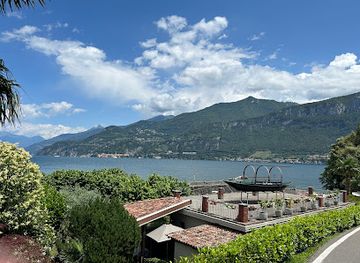 italy/lake-como/attraction/place-de-l-eglise