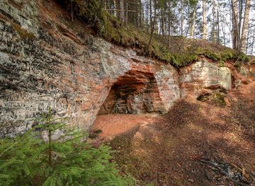 latvia/sigulda/attraction/ziedleju-cliffs