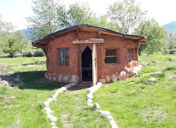 romania/retezat-national-park/attraction/casa-pietrelor