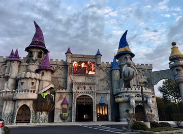 tennessee/pigeon-forge/attraction/hannah-s-maze-of-mirrors