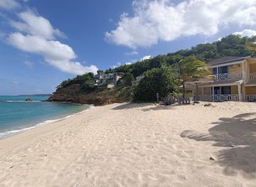 antigua-and-barbuda/dickenson-bay/attraction/hideaway-beach