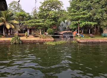 india/alleppey/attraction/brackish-lagoons-alleppey