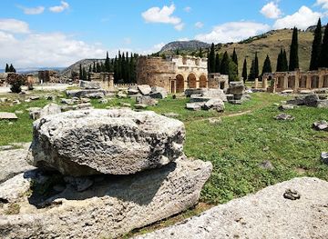 turkiye/pamukkale/attraction/temple-nymphaeum