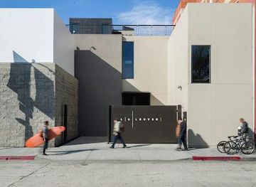 california/santa-monica/attraction/l-a-louver