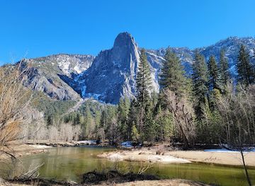 california/yosemite/attraction/yosemite-valley-loop-trail