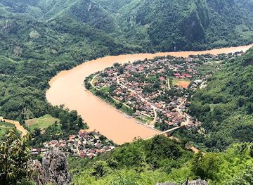 laos/oudomxay-province/attraction/nong-khiaw-viewpoint-trail-entrance-ticket-office