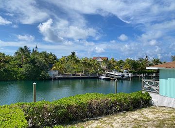 the-bahamas/lucaya/attraction/sanctuary-bay