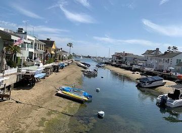 california/huntington-beach/attraction/balboa-island