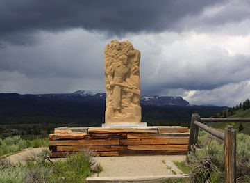 wyoming/wind-river-range/attraction/tie-hack-memorial
