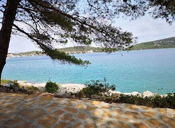 croatia/kornati-islands-national-park/attraction/tematska-staza-tisno-jezera