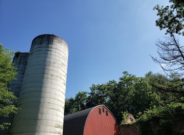 pennsylvania/dutch-country/attraction/wolf-sanctuary-of-pa