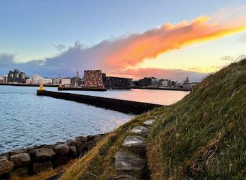iceland/borgarfjörður/attraction/norourgarour-north-mole-head-lighthouse