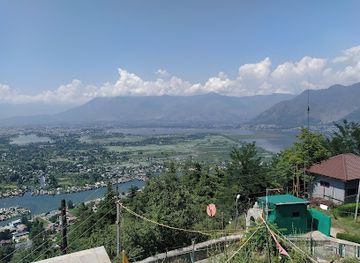 india/kashmir-great-lakes/attraction/sri-shankaracharya-temple