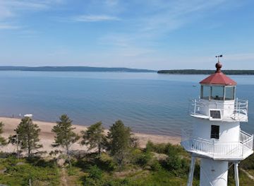 wisconsin/lake-superior-lowland/attraction/lapointe-lighthouse