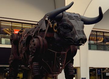 united-kingdom/birmingham/attraction/the-grand-central-bull