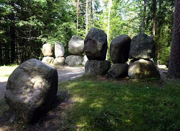 poland/roztocze-national-park/attraction/memorial-monument-to-the-fallen-foresters-zwierzyniec