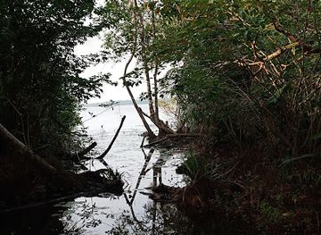 liberia/lake-piso/attraction/mama-s-lake