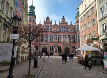 poland/gdansk/old-town/attraction/manierystyczna-fasada-dawnej-wielkiej-zbrojowni-xvii-w-styl-holenderski