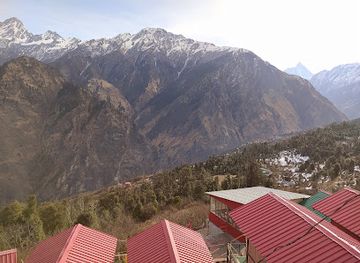 india/auli/attraction/jogidhara-waterfall
