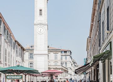 france/nimes/attraction/place-de-l-horloge