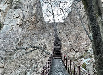 south-korea/seoraksan-national-park/attraction/gwimyeon-am