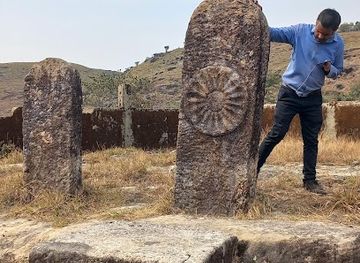 india/meghalaya/attraction/monolith-with-chakra-near-twahlongwar