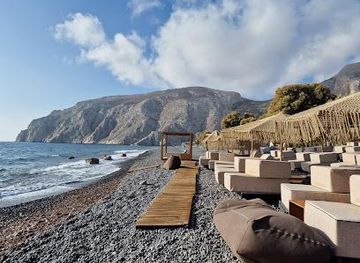 greece/pyrgos/attraction/kamari-beach-santorini