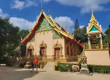 Wat Phu Khao Thong