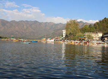 india/kashmir-great-lakes/attraction/dal-lake-view-point