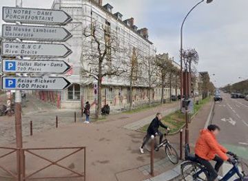 france/versailles/attraction/bicycle-zebra-crossing-versailles