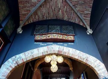 belgium/bruges/attraction/2be-shop-the-beerwall-2be-bar