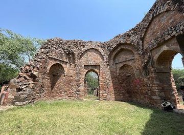 india/delhi/attraction/tomb-of-balban