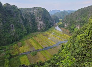 vietnam/red-river-delta/attraction/viewpoint-dam-sen-hang-mua