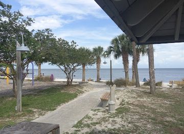 florida/cedar-key/attraction/cedar-key-public-beach