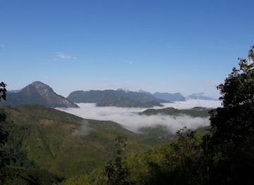 laos/xiangkhoang-province/attraction/ban-phakeo-trek