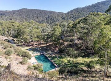 australia/central-highlands/attraction/yarrangobilly-caves-thermal-pool