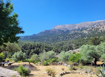 greece/samaria-gorge/attraction/drakolaki-cave