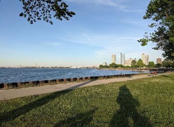 wisconsin/milwaukee/attraction/veterans-park