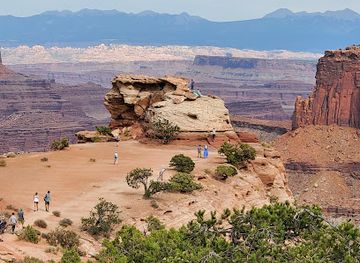 utah/canyonlands-national-park/attraction/shafer-canyon-overlook-trailhead