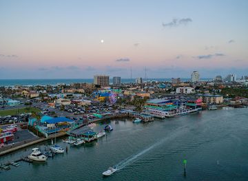 texas/south-padre-island/attraction/entertainment-district