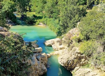 france/provence/attraction/cascade-de-lurs-le-lauzon