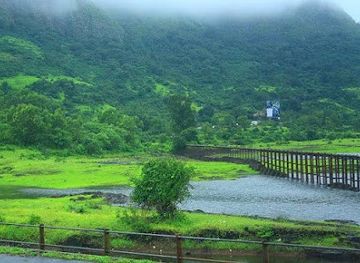 india/konkan-coast/attraction/lonavala-lake-waterfall
