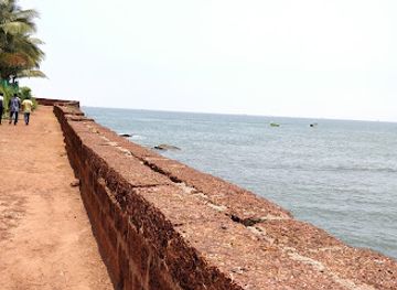 india/goa/candolim/attraction/sinquerim-fort